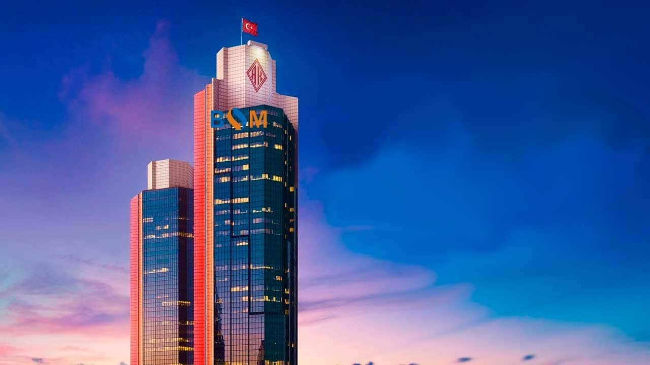 Akbank adeta para bastı! Karı bir yılda 5 kat artı!