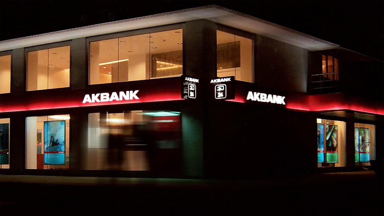 Akbank 12 bin personelinin günlük yemek ücretini 65 liraya yükseltti