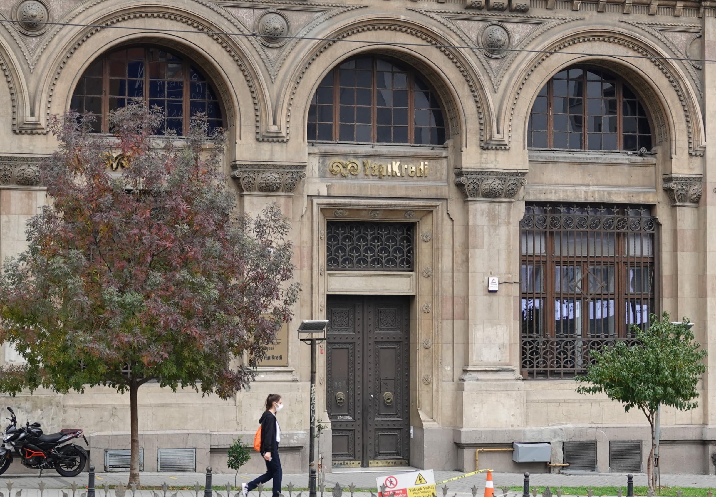 Yapı Kredi şube yoğunluğunu önlemek için yeni personel alacak!