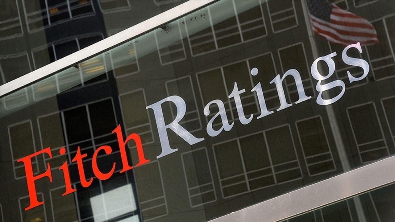 Fitch’den kötü haber: Türkiye’nin kredi notunu düşürdü