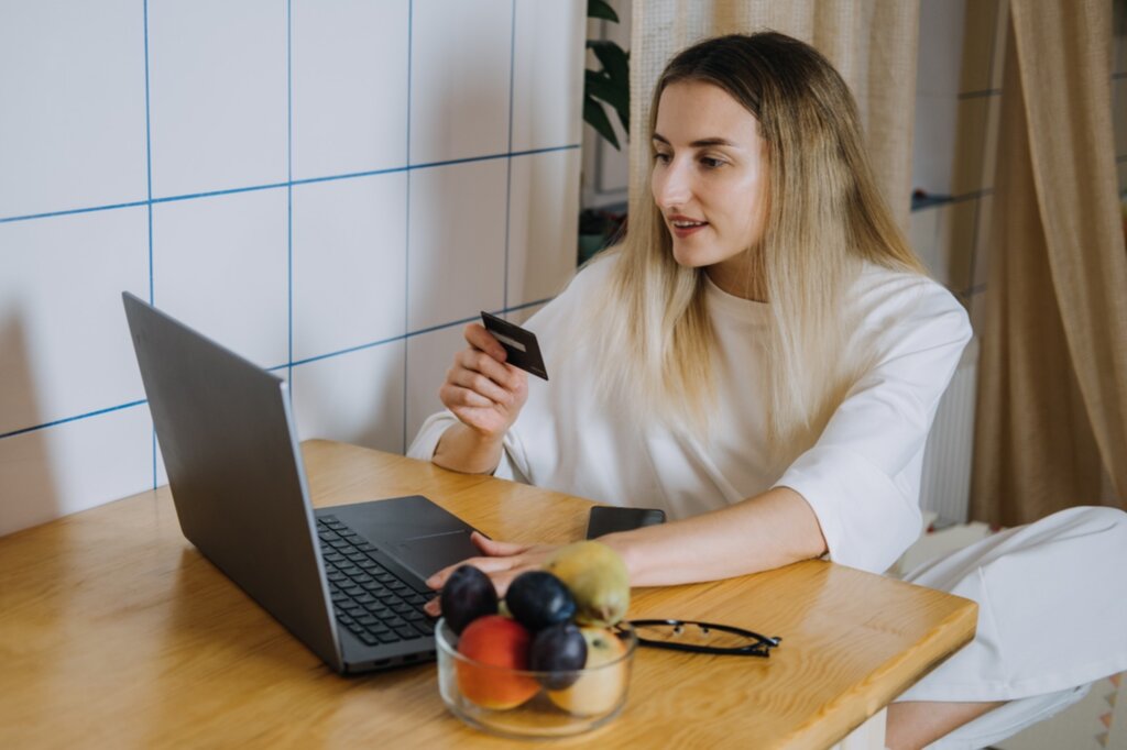 Online müşteri edinmede sadece 2 banka iyi performans aldı