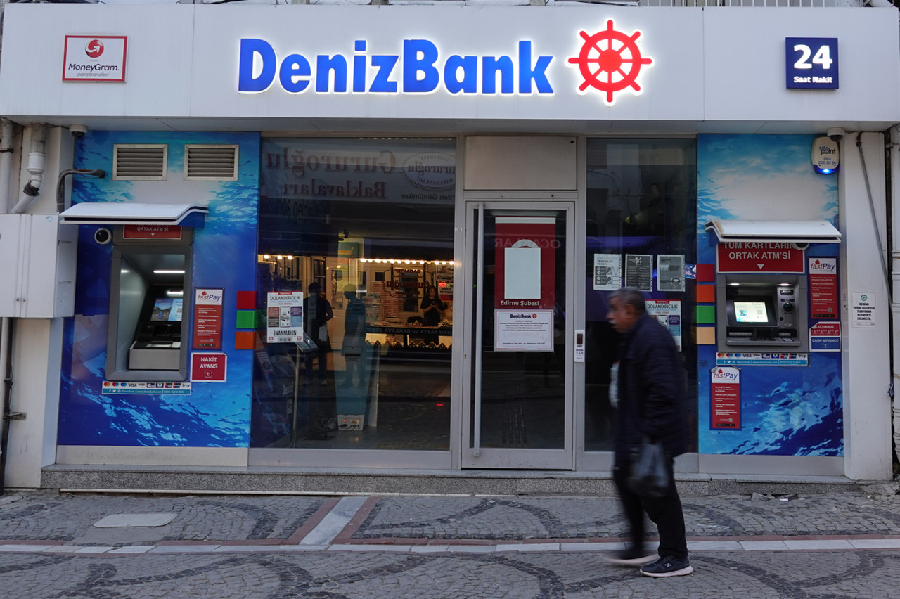 Denizbank kredi kartı faizlerini düşürdü