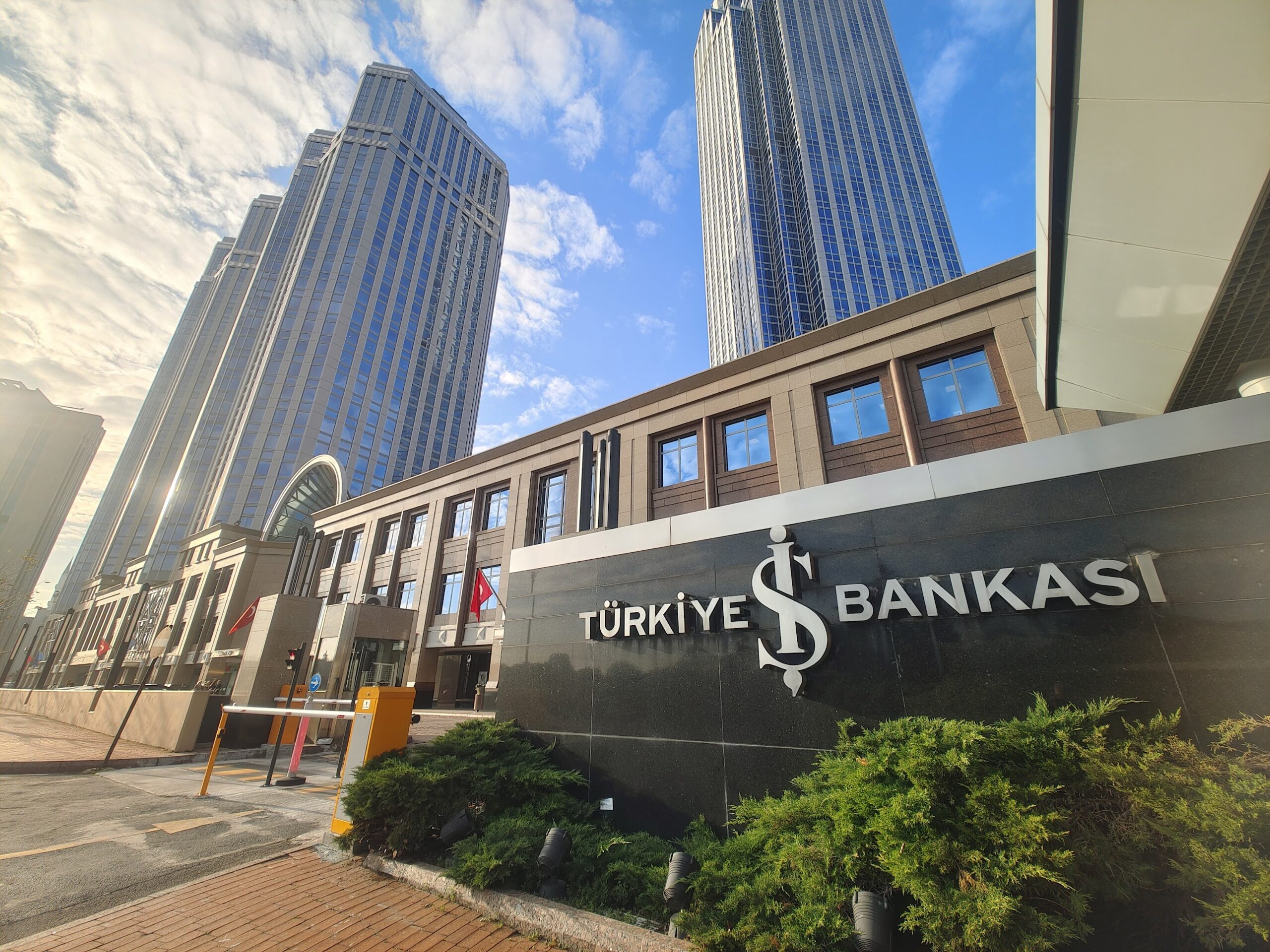 İş Bankası karbonsuzlaşma yolunda 2030 hedeflerini duyurdu