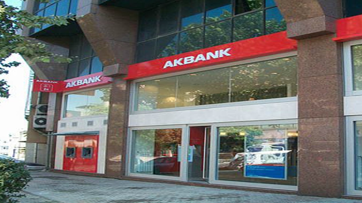 Akbank Şube kapattı Emekliler İsyan Etti!